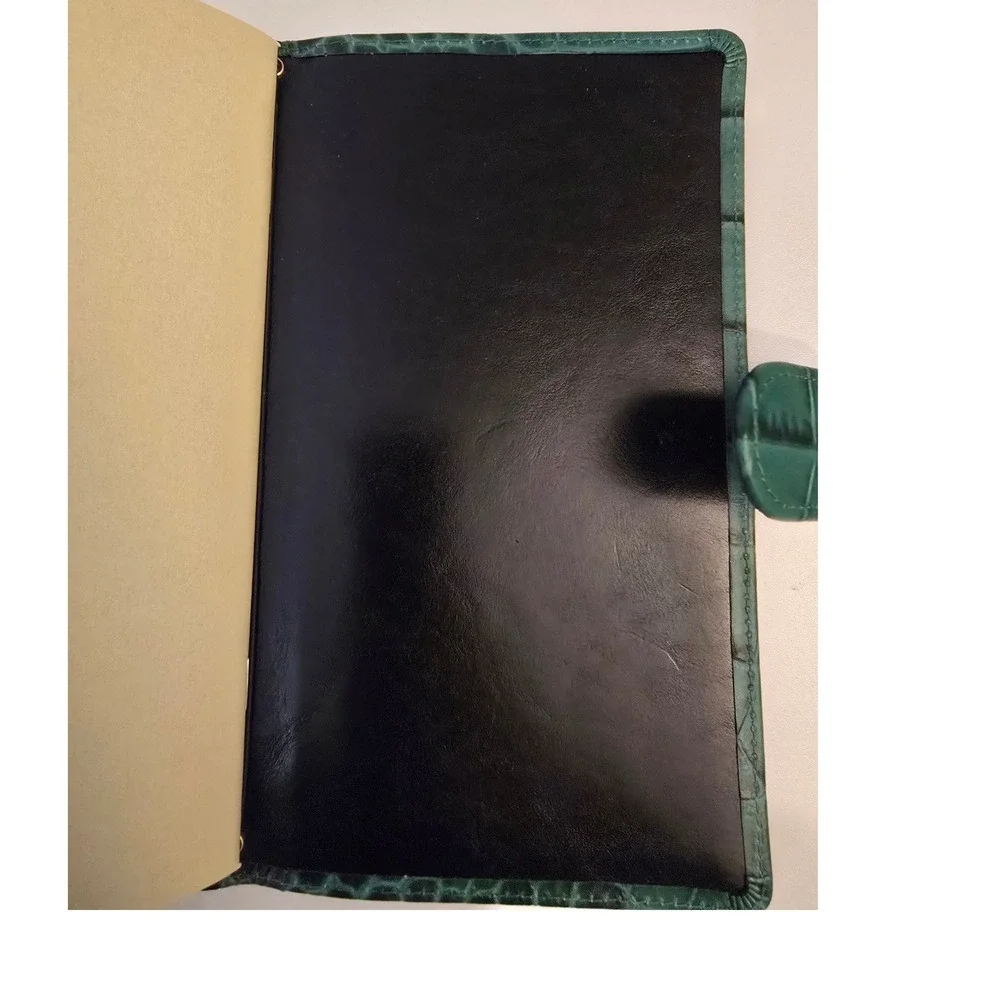 Van der Spek Green Crocodile Embossed Leather Traveler's cover Like New